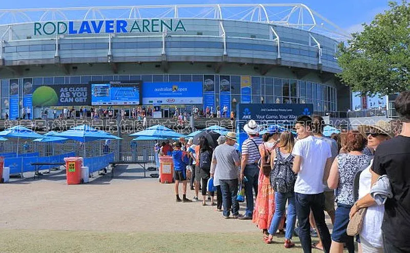 半岛·BOB官方网站荣信文化精美足球运动员吊饰图片女孩，完美展现运动与时尚结合的魅力